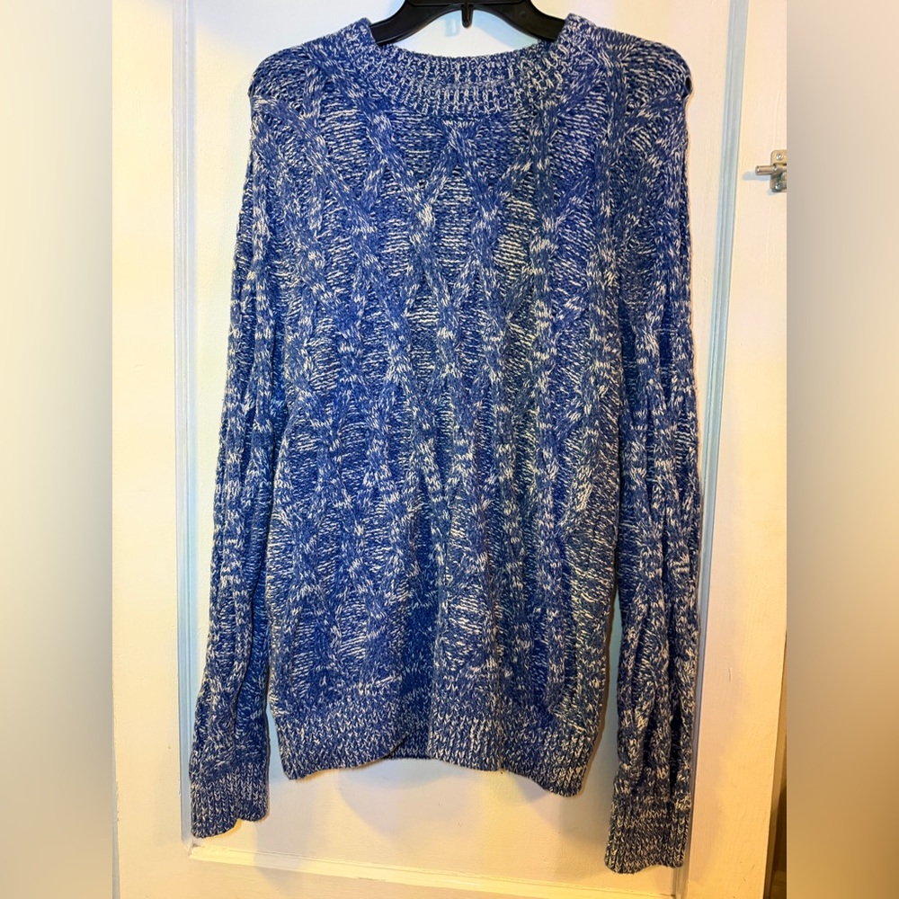Abercrombie & Fitch Blue and White Sweater size Small